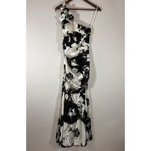 Betsy & Adam Long Formal Black and White Floral Dress Women's Size 2